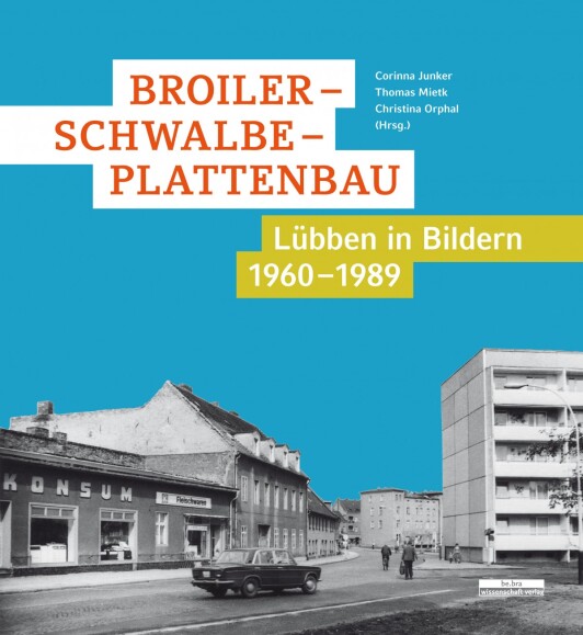 Abgebildet ist das Cover des Buches "Broiler - Schwalbe - Plattenbau: Lübben in Bildern 1960-1989".